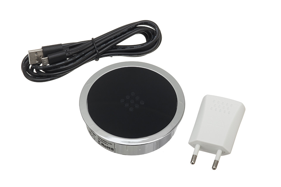 VersaCharger króm / csiszolt fekete USB kábellel és adapterrel 230 V-ra
